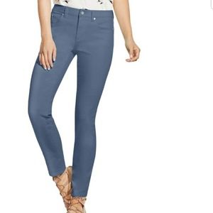 SALE⬇️$29 | Vince Skinny Jeans